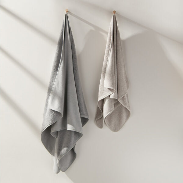 Norwex XL Ultra-Plush Bath Towel - Graphite